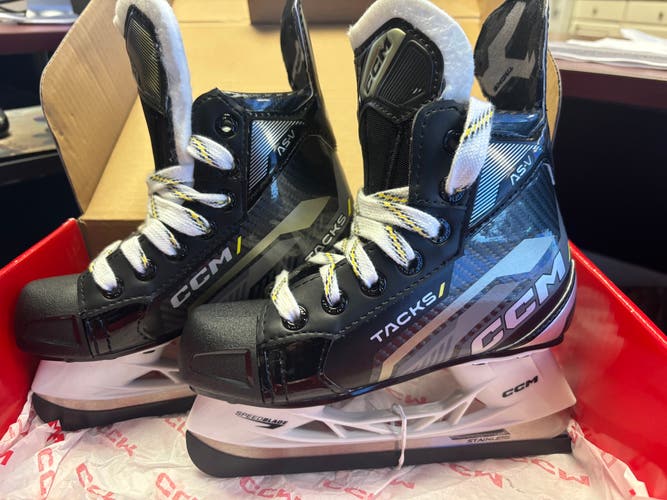 CCM Tacks AS-V Youth Hockey Skates 11.5