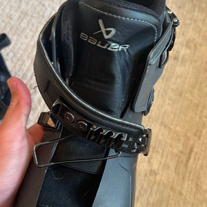 Black Bauer Konekt Hockey Skates Regular Width 8 (Used)