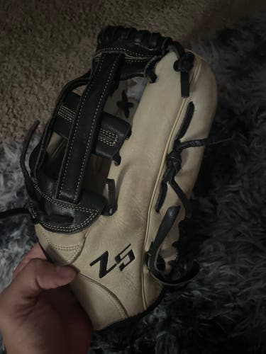 2022 SSK Z9 RH Outfield Baseball Glove 12.5" (Used)