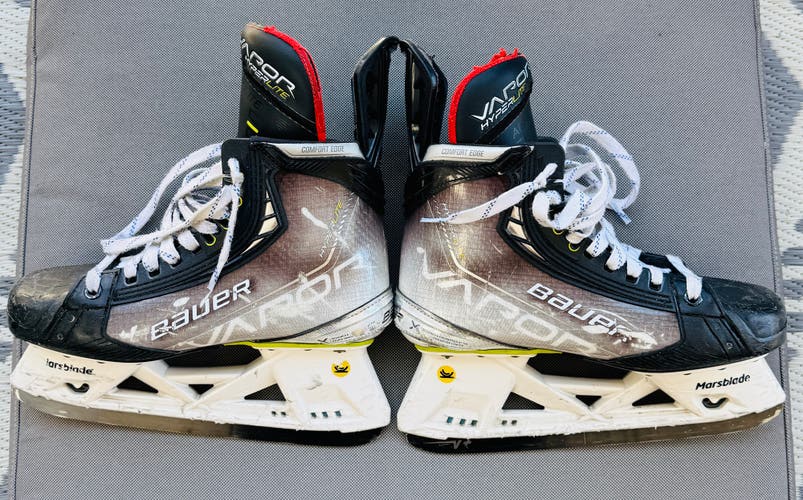 Bauer Vapor Hyperlite Skates with size 6.5 & Fit 3 (Used)