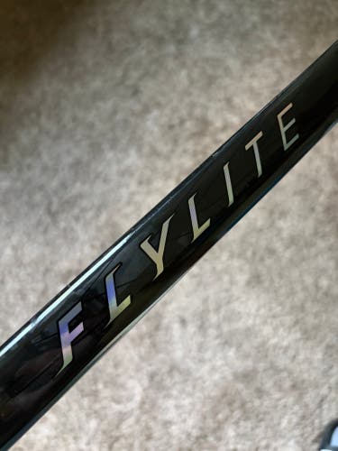 Bauer Vapor Flylite SR Grip RH Hockey Stick P28 70 Flex (New) Black/Silver (No Warranty)