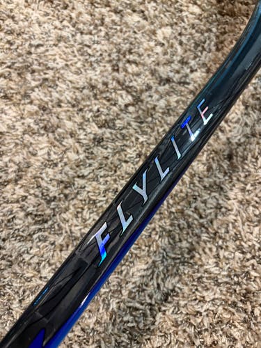 Bauer Vapor Flylite SR Grip RH Hockey Stick P28 77 Flex (New) Black/Blue/Silver (No Warranty)