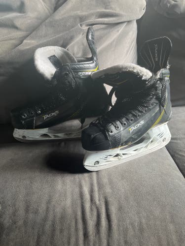 Black 2015 CCM Tacks 3052 Hockey Skates Regular Width Size 6.5 (Used)