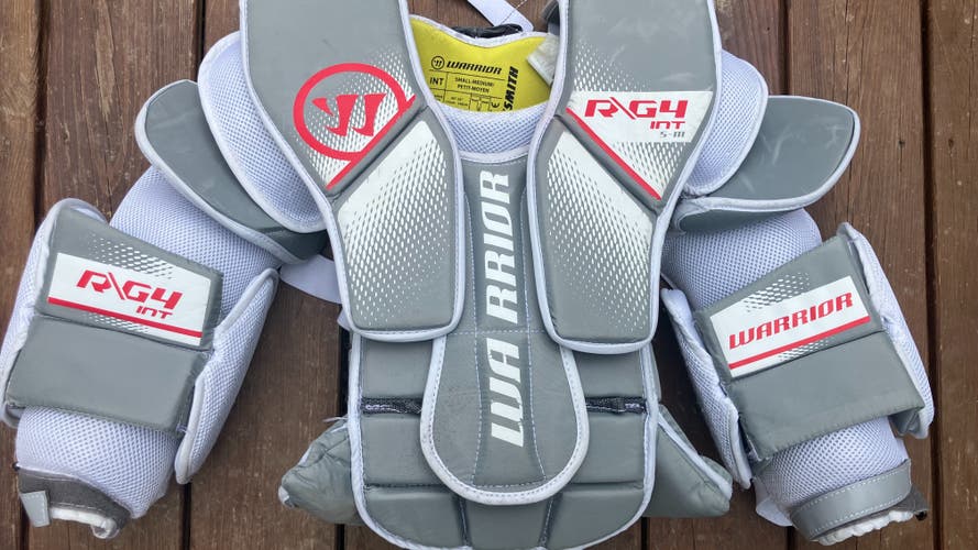 Warrior Ritual G4 Goalie Chest Protector - Intermediate S/M - CLEAN / MINT