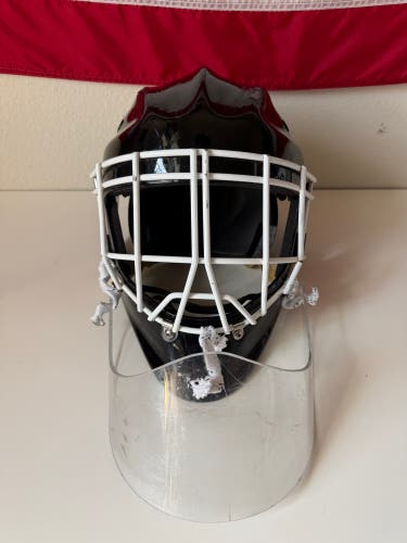 Senior Medium 2011 Sportmask Mage RS Goalie Mask Pro Stock (Used)