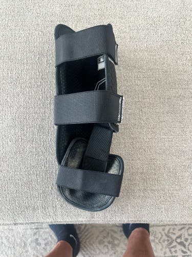 Junior EvoShield Leg guard (New)
