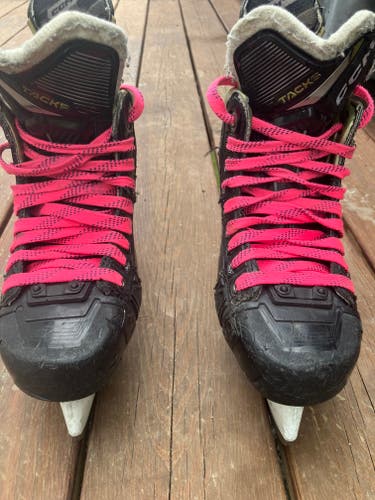 CCM Tacks AS-V Hockey Skates - Intermediate Size 4 - Regular Fit (Step Steel)