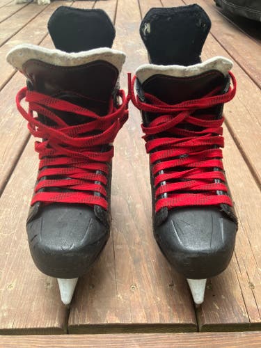 Black CCM JetSpeed FT440 Hockey Skates Regular Width Size 5 (Used)