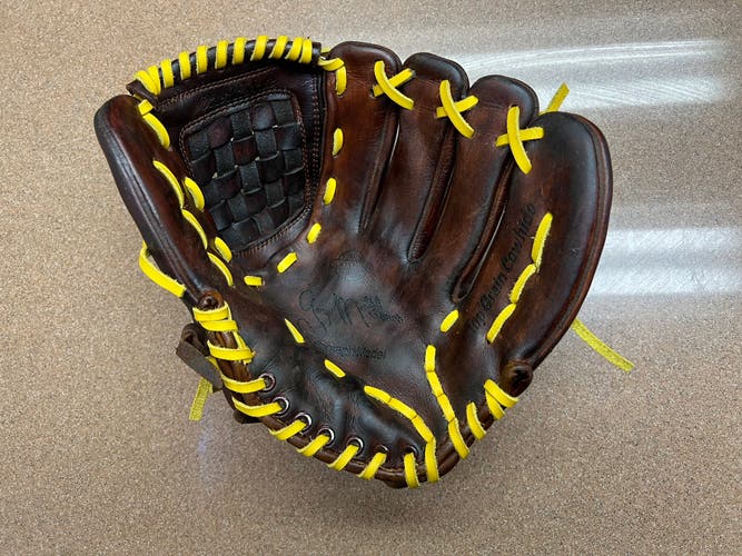 Louisville Slugger Gary Mathews Vintage RH Baseball Glove (Used)