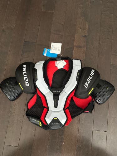 Men's Large Intermediate Bauer Vapor Hyperlite Shoulder Pads (New)