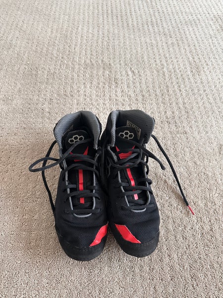 Black and red wrestling Rudis shoes 8 men’s