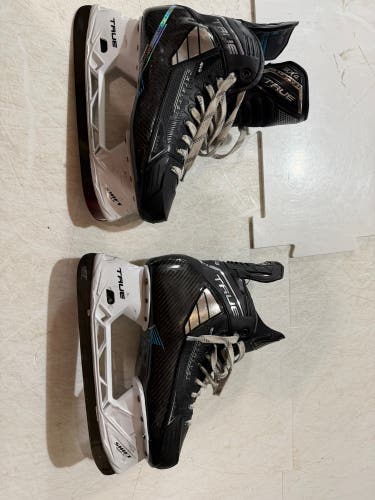 2024 True Catalyst 9x4 Hockey Skates 10 (Used)