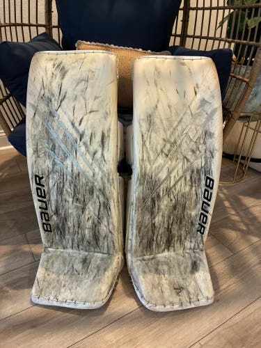 Large Bauer Vapor Hyperlite Goalie Leg Pads (Used)