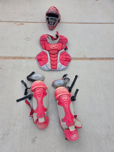 Red Rawlings Catcher's Set (Used)