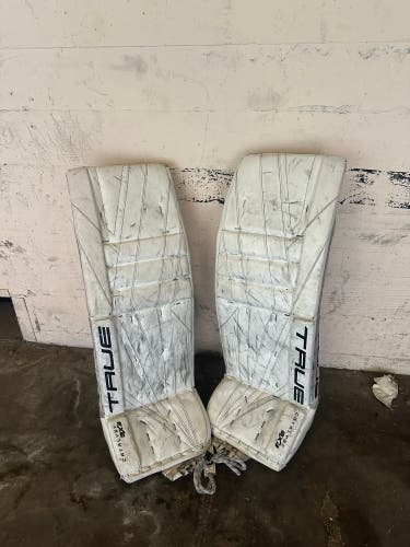 34" True Catalyst 9X3 Goalie Leg Pads (Used)