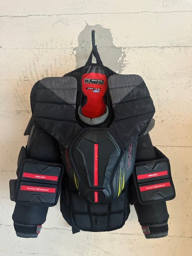 Medium Bauer Vapor Hyperlite 2 Goalie Chest Protector (Used)