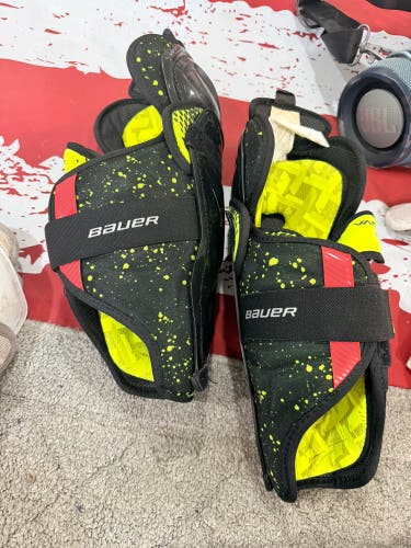 Junior Medium Bauer Vapor 3X Elbow Pads (Used)