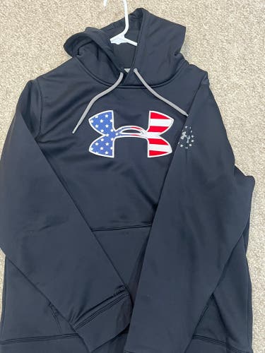 Black Men's Large Under Armour Sweatshirt USA Flag Theme