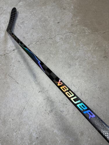 77 Flex P28M Senior Bauer Flylite Right Hand Hockey Stick NCAA Pro Stock (New)