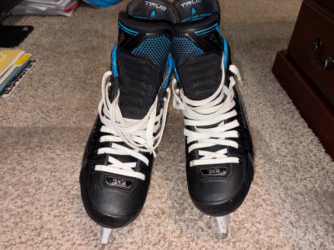 2024 True Catalyst 7x4 Hockey Skates Regular Width 8.5 (Used)