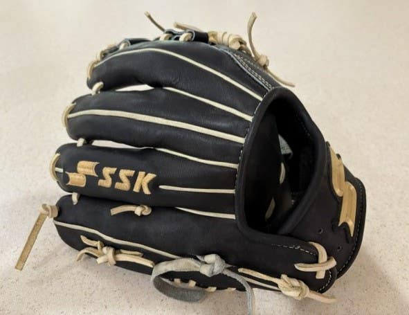 NEW Infield RH SSK Z9 Baseball Glove 11.5" (New)
