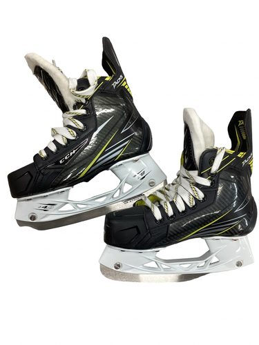 Used CCM TACKS Junior Hockey Skate Junior 02 11613-S000185527