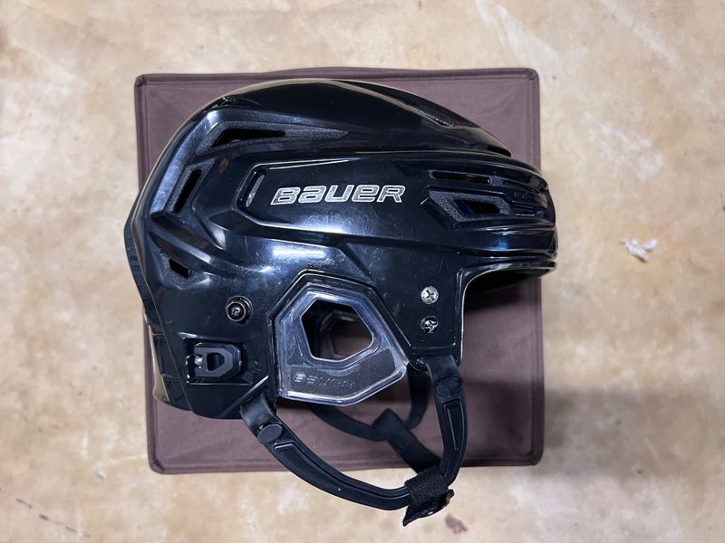 Medium Bauer Re-Akt 150 Helmet (Used)