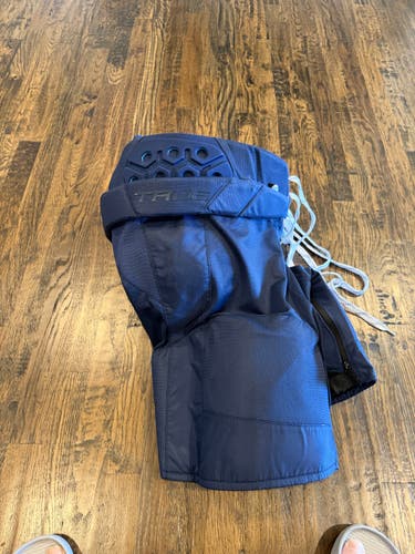 TRUE Catalyst 9X4 Senior Hockey Pants – Navy – Size Senior Small (SR-S) – Excellent Condition