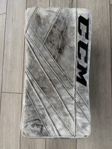 CCM Extreme Flex 5.9 Regular Pro Stock (Used)