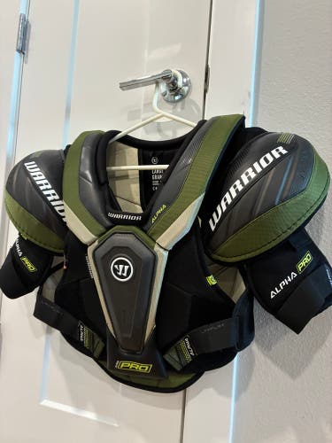 Warrior ALPHA PRO Shoulder Pads (New) Large