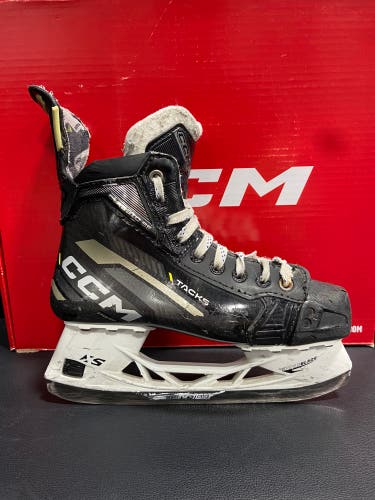 CCM Tacks Classic SE Size 5.5 R Skates (Used)