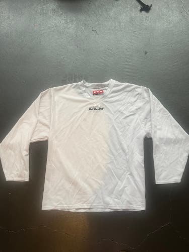 White XL Men's CCM Jersey (Used)