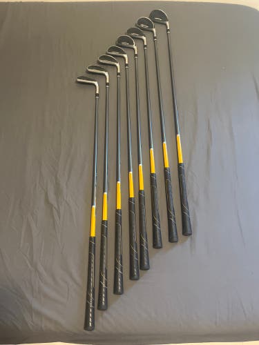Men's 2009 Cleveland HiBore XLi Right Handed Iron Set Regular Flex Graphite Shaft 37" (Used)