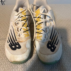 White Men's Size M 10.5 (W 11.5) Youth New Balance Fresh Foam Turf 3000 Shoes (Used)
