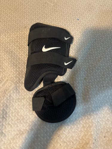 Black Senior Nike Shin Guards (Used)