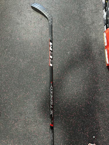 Intermediate CCM JetSpeed FT6 Right Handed Hockey Stick P28 65 Flex (New)