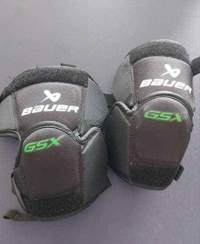 Youth hockey goalie knee pads like new (Used)