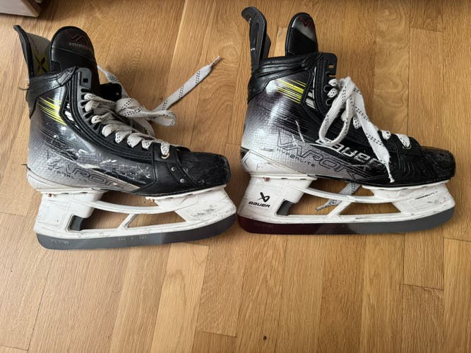 2025 Bauer Vapor Hyperlite 2 Hockey Skates Regular Width 9 (Used)