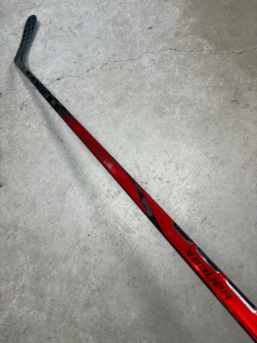 77 Flex P92 Senior Bauer Vapor Hyperlite2 Right Hand Hockey Stick (New) Pro Stock