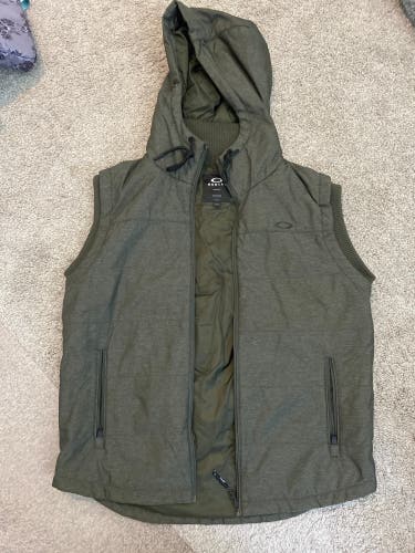 Green Men's Medium Oakley Vest/Jacket (Used)