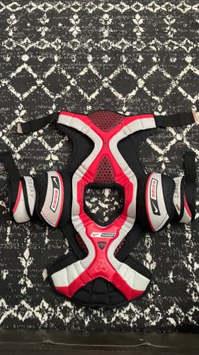 Men's Junior Large Nike Bauer Supreme 70 Shoulder Pads (Used)