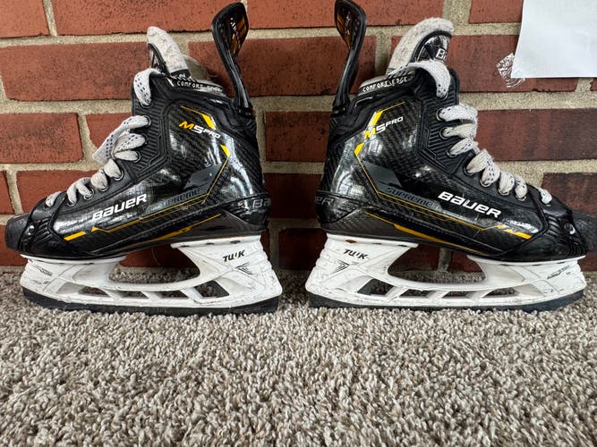 Black/Yellow 2022 Bauer Supreme M5 Pro Hockey Skates Regular Width Size 6.5 (Used)