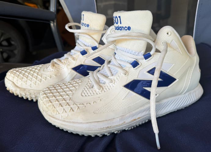 White Men's Size M 9.5 (W 10.5) Adult New Balance Ohtani 1 Turf Shoes. Like New