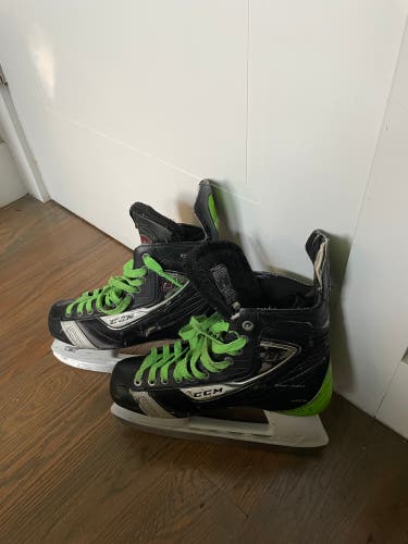 Black CCM Hockey Skates Regular Width 8 (Used)