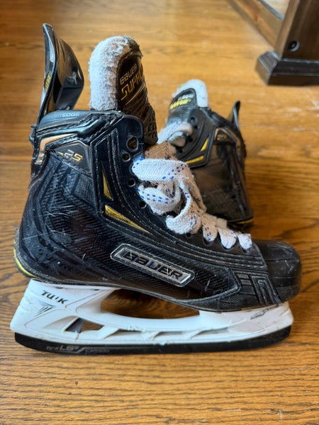 2018 Bauer Supreme 2S Pro Hockey Skates Regular Width Size 4 (Used)