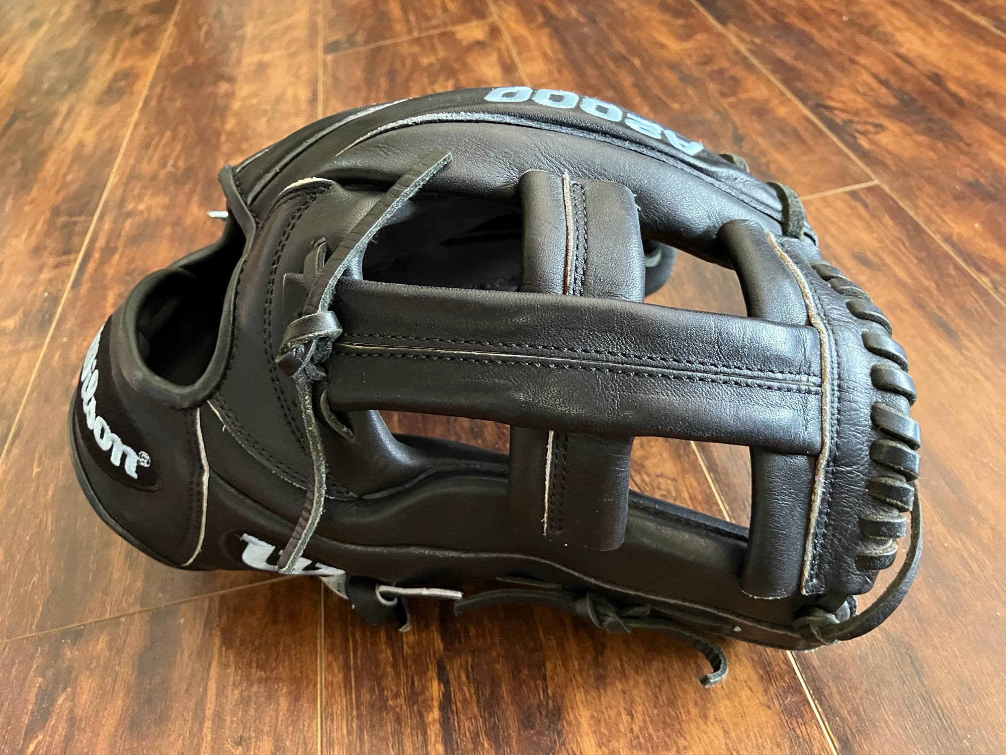 Wilson A2000 El3 Gm 11.75 Glove | SidelineSwap | Buy and Sell on