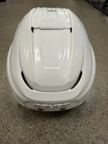 Medium Bauer Hyperlite Helmet (Used)