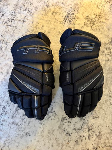 True Catalyst 9X5 Gloves 14" Black