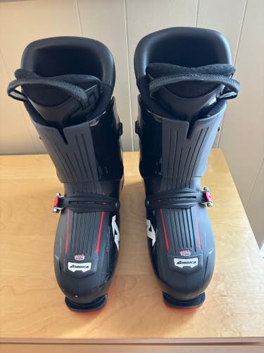 Mondo 29 & 29.5 Men's Nordica HF 110 All Mountain Ski Boots Medium Flex (Used)