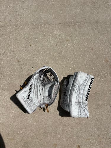 Vaughn Velocity V10 Intermediate Regular Glove Blocker White (Used)